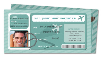 Invitation d'anniversaire sur le thème billet d'avion